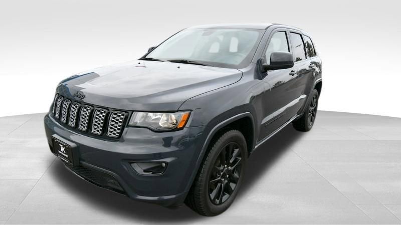 2018 Jeep Grand Cherokee — side profile view