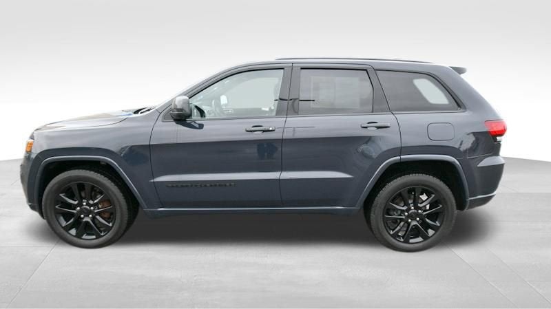 2018 Jeep Grand Cherokee — interior view