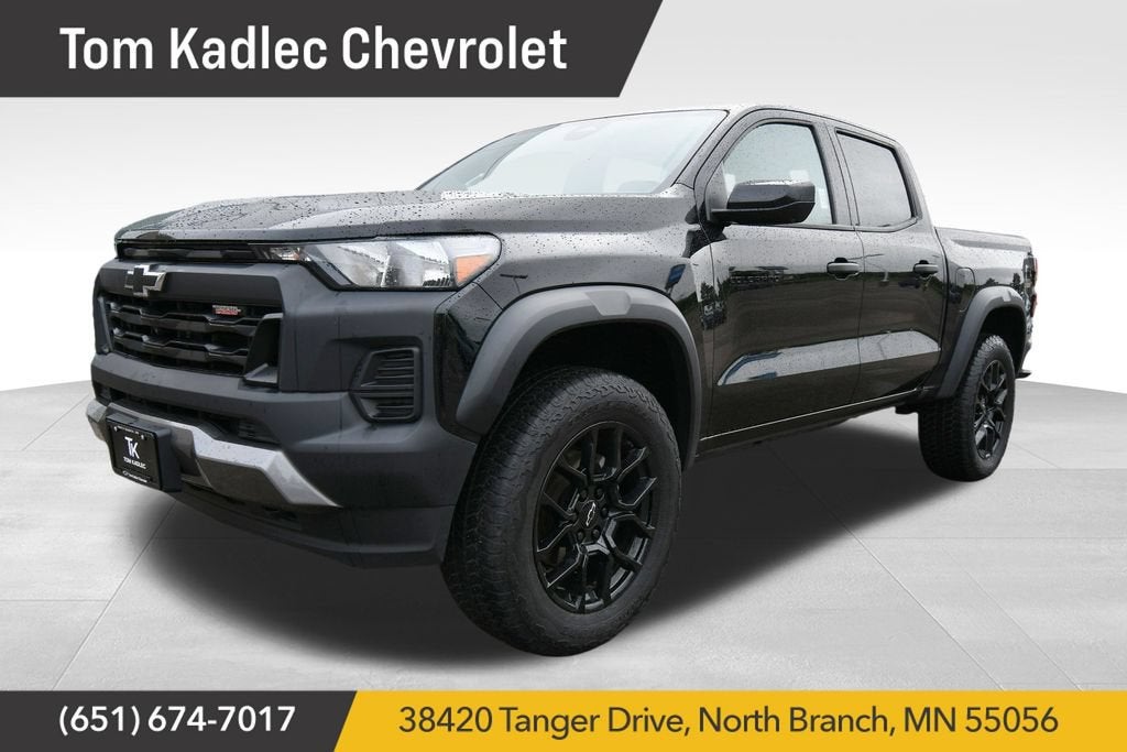 2024 Chevrolet Colorado Trail Boss in Black — front three-quarter view