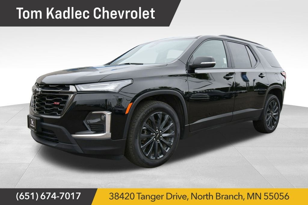 2023 Chevrolet Traverse RS in Mosaic Black Metallic — front three-quarter view